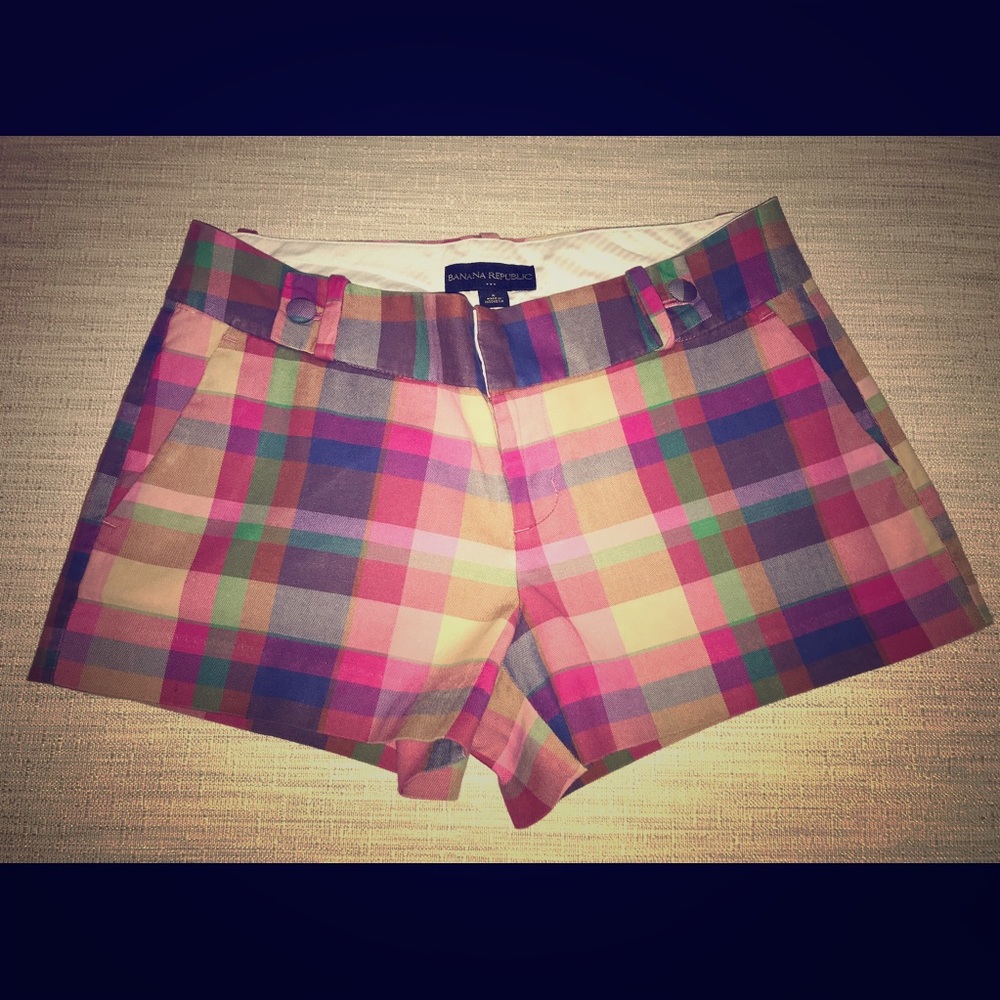 Banana Republic Plaid 3” Inseam Shorts - Size 4